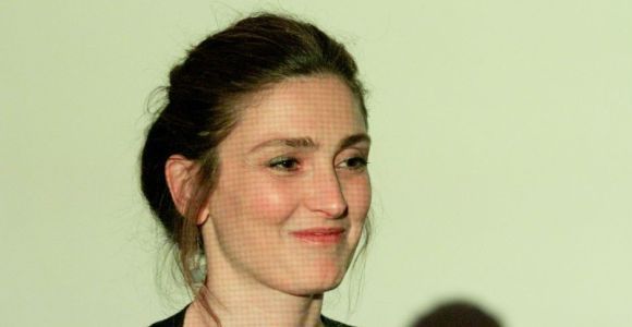 Julie Gayet n'a pas revu François Hollande depuis le scoop de Closer