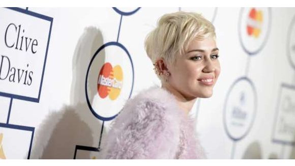 Miley Cyrus a (encore) une nouvelle coupe de cheveux