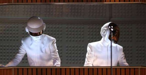 Daft Punk sans casque dans le public des Grammy ? La fausse rumeur...