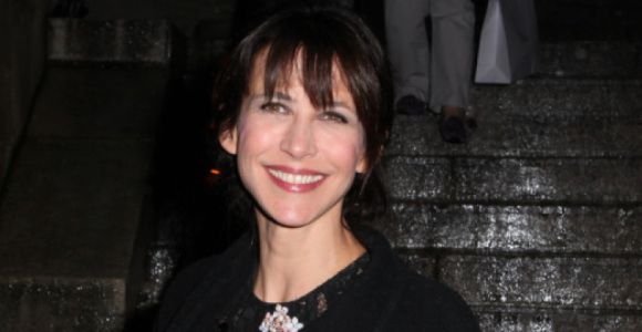 Nouvel an chinois 2014 : Sophie Marceau pousse la chansonnette