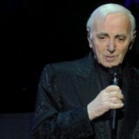 Charles Aznavour et Dany Boon dans Hier encore sur France 2