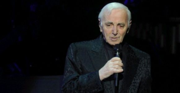 Charles Aznavour et Dany Boon dans Hier encore sur France 2