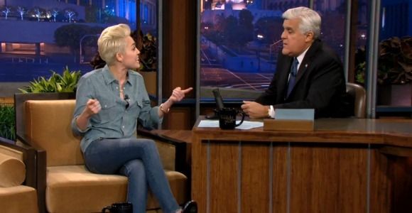 Justin Bieber devrait « payer de gens » pour éviter les « problèmes », conseille Miley Cyrus - video