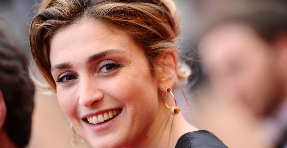 Hollande-Gayet : la date du mariage fixée au 12 août, selon Teissier