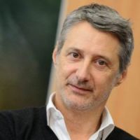 Quand Antoine de Caunes parodie "La Connasse" - vidéo