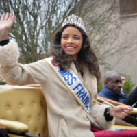 Flora Coquerel, Miss France 2014, est fan de badminton 