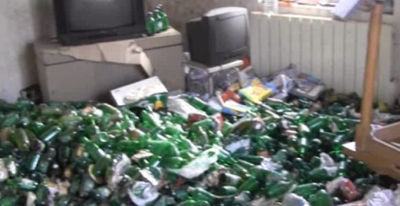Un appartement-piscine de cannettes de bière découvert en Bretagne