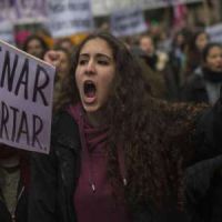 IVG en Espagne : des femmes enregistrent leur corps au registre de la propriété