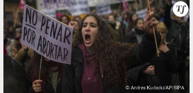 IVG en Espagne : des femmes enregistrent leur corps au registre de la propriété