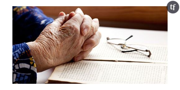 La Brésilienne Isolina Campos apprend à lire et à écrire à 100 ans