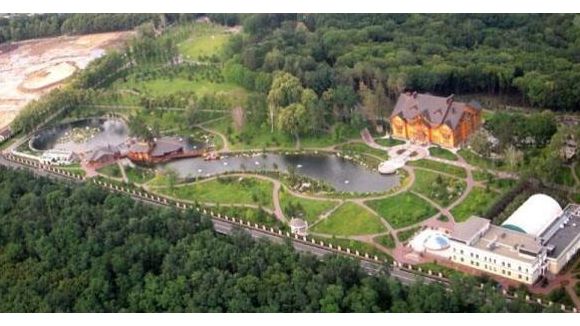 Ukraine: visitez l’ahurissante demeure de Ianoukovitch - en vidéo
