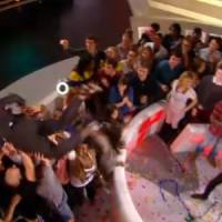 Before du Grand Journal: Mat Bastard fait chanter (et slammer) Thomas Thouroude - vidéo