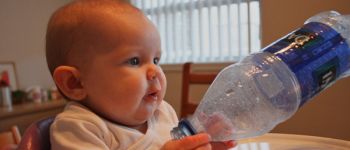 8 objets étranges que les bébés préfèrent à leurs jouets - Terrafemina
