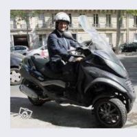 Le Bon Coin : François Hollande, buzz et scooter dans une annonce très drôle