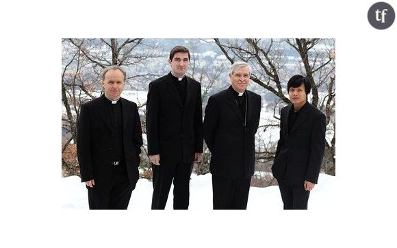 "Les Prêtres" : un des membres du groupe quitte l'Eglise et souhaite se marier !