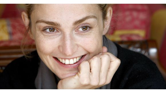 Julie Gayet ne se sent pas coupable de la rupture entre François Hollande et Valérie Trierweiler