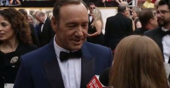 Kevin Spacey ("House of Cards") soumis à une interview girly pendant les Oscars