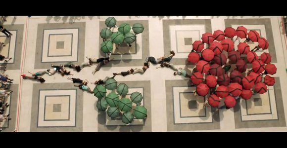 Vanessa Paradis, Adjani & co : un flashmob de stars pour la bande-annonce de "Sous les jupes des filles"