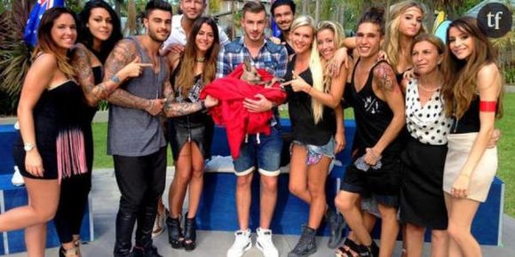 Les Anges 6 : Nelly, de "La Belle et ses princes", déjà la cible d'Amélie et de Twitter