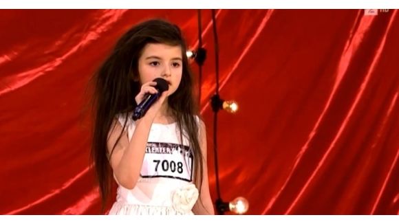 Angelina Jordan : la nouvelle Susan Boyle a 7 ans et chante une chanson de Billie Holiday sur le suicide