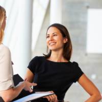 Le lundi sur leur 31, le vendredi en jeans : comment les femmes s'habillent pour travailler