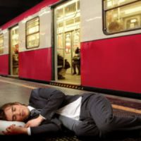 Pourquoi (et comment) dormir dans le métro peut sauver votre journée de boulot