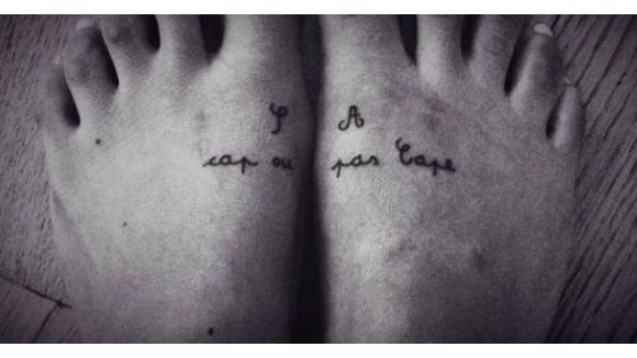 Shy'm : un tatouage sur les pieds pour la chanteuse