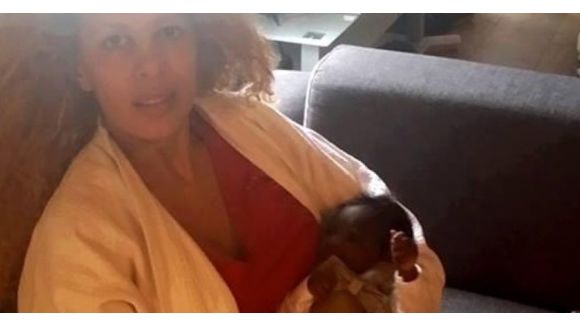 Afida Turner pose sans maquillage