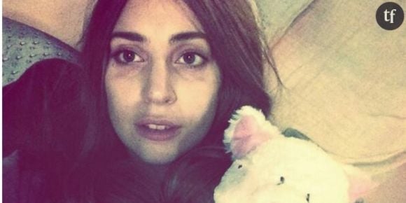 Lady Gaga pose sans maquillage dans son lit avec son doudou