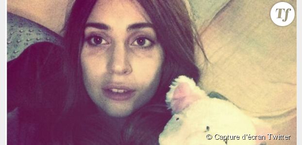 Lady Gaga pose sans maquillage dans son lit avec son doudou