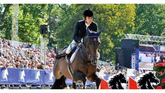 Charlotte Casiraghi reprend l'équitation avec le sourire