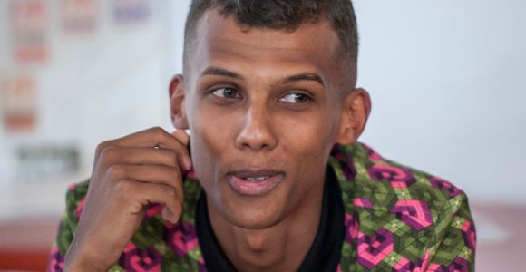 Stromae : Mosaert, sa collection de polo et de chaussettes pour hommes, femmes et enfants bientôt en vente