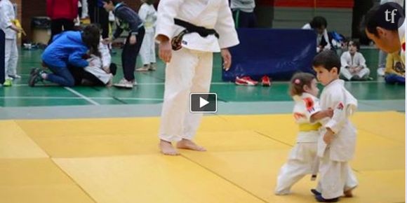 Le premier combat de judo de deux petites filles (Vidéo so cute)