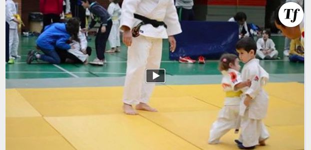Le premier combat de judo de deux petites filles (Vidéo so cute)