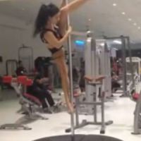 Anges 6 : Shanna Kress ultra sexy fait du pole dance (Vidéo)