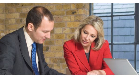 Pourquoi le sexe de votre boss influe sur votre salaire