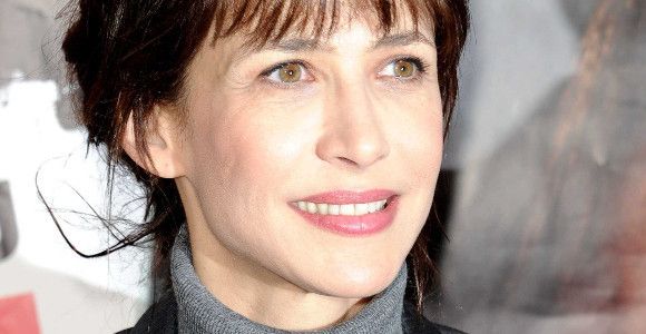Sophie Marceau n'aime pas François Hollande et le traite de goujat