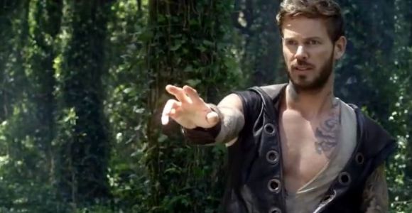 M. Pokora a hésité avant d'accepter "Robin des Bois"