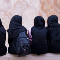 Iran : une université propose un cursus pour devenir une parfaite femme au foyer