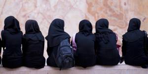 Iran : une université propose un cursus pour devenir une parfaite femme au foyer