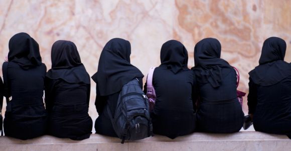 Iran : une université propose un cursus pour devenir une parfaite femme au foyer