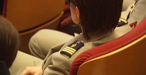 Violences sexuelles dans l'armée : le ministre a du mal à prononcer les mots "viol" et "harcèlement"