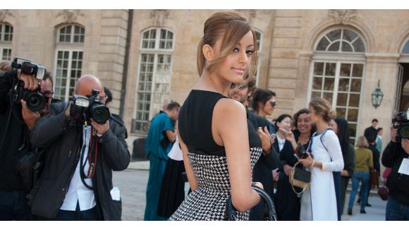 Zahia pique une crise dans un avion