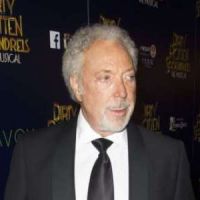 "Under Milk Wood" : Tom Jones au casting de la série de la BBC