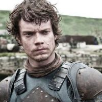 Game of Thrones : Theon Greyjoy est joué par Alfie Allen, le frère de Lily