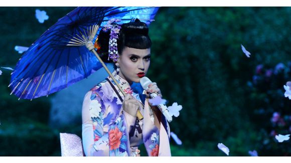 Tinder : Katy Perry drague sur l’application de rencontre à la mode