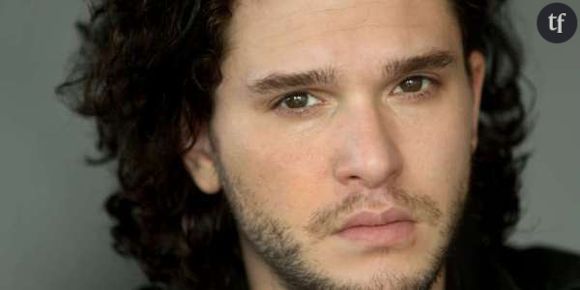 Game of Thrones : Kit Harrington pose avec un faucon pour Rolling Stone