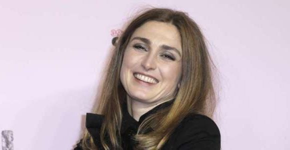 Julie Gayet parle de l'éducation de ses enfants