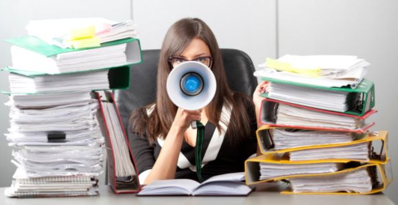 Réunionite, ordinateur défaillant, hiérarchie... : ce qui nous fait perdre du temps (trop) chaque jour au bureau