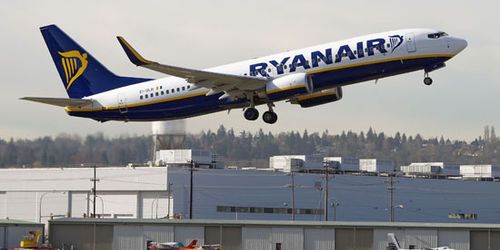 Ryanair : Cinq employés belges dénoncent des conditions de travail "low-cost" 